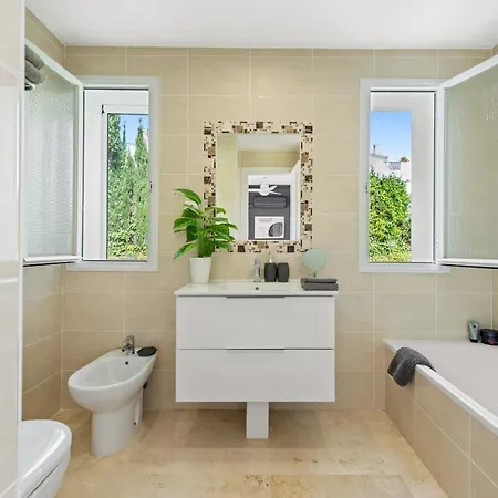 Cozy Townhouse Selwo Casa de Férias