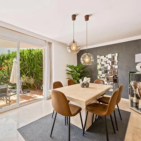 Casa de Férias Cozy Townhouse Selwo Estepona